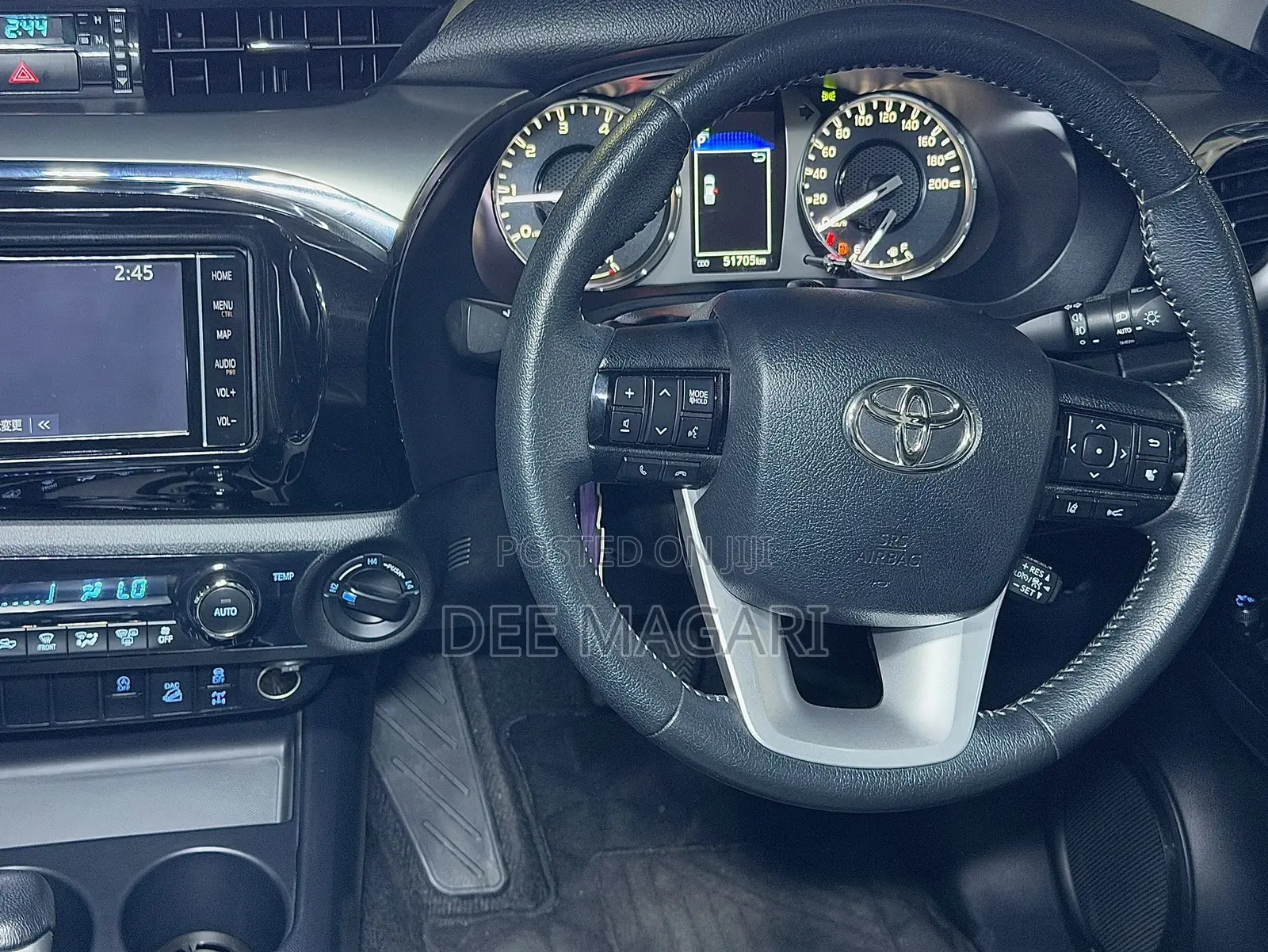 Toyota Hilux 2022 White