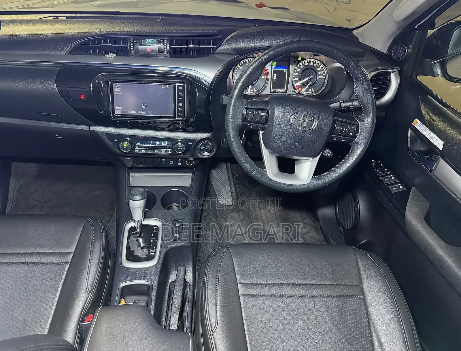 Toyota Hilux 2022 White