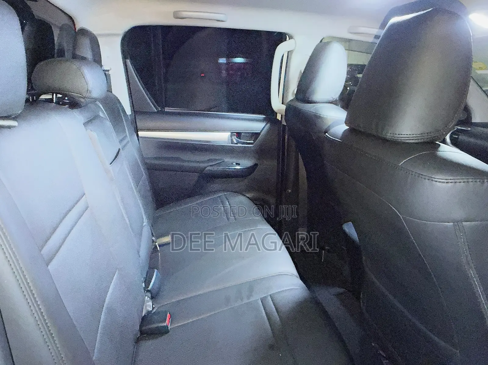 Toyota Hilux 2022 White