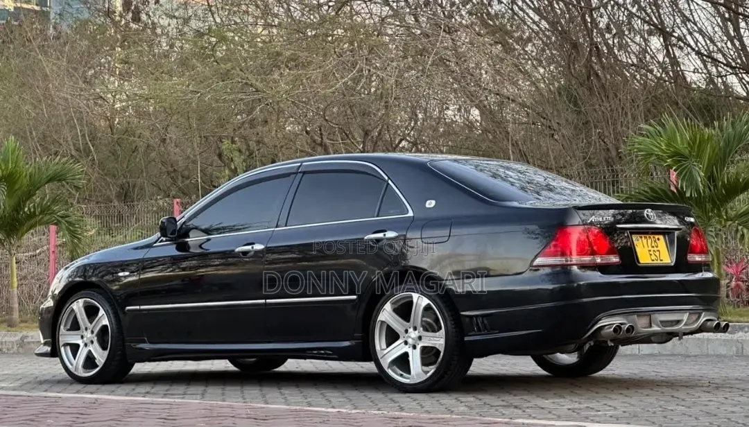 Toyota Crown 2006 Black