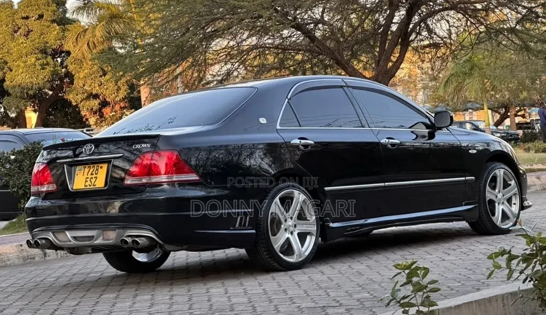 Toyota Crown 2006 Black