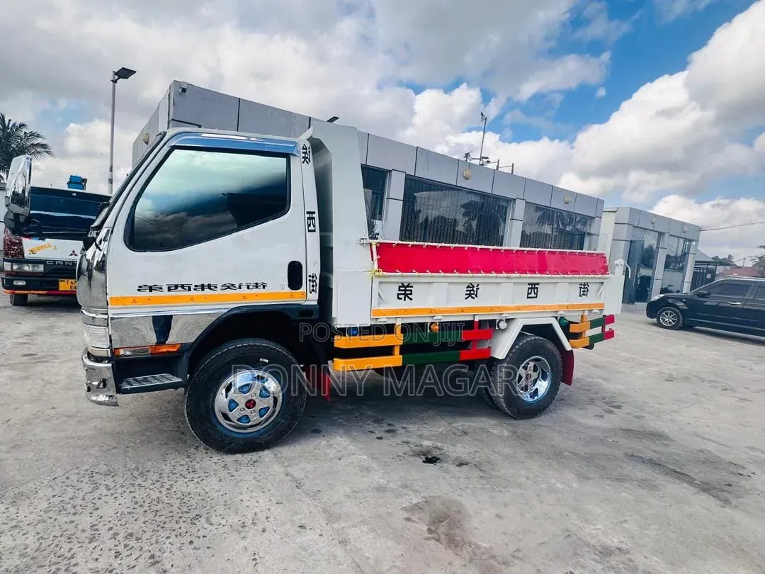 Mitsubishi Canter Tipper