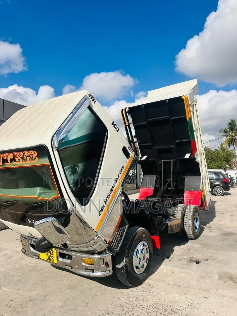 Mitsubishi Canter Tipper
