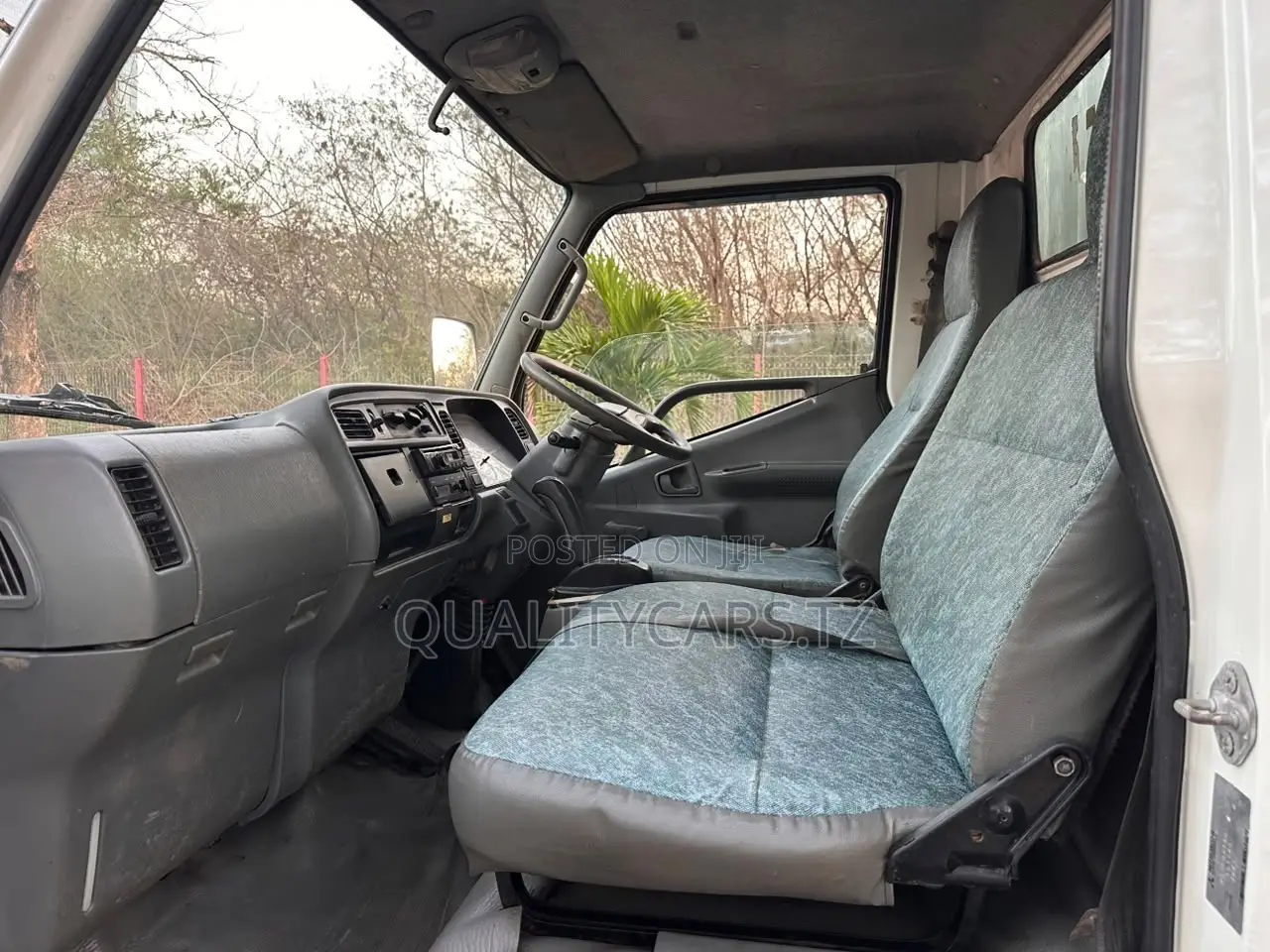 Mitsubishi Canter 2001 White