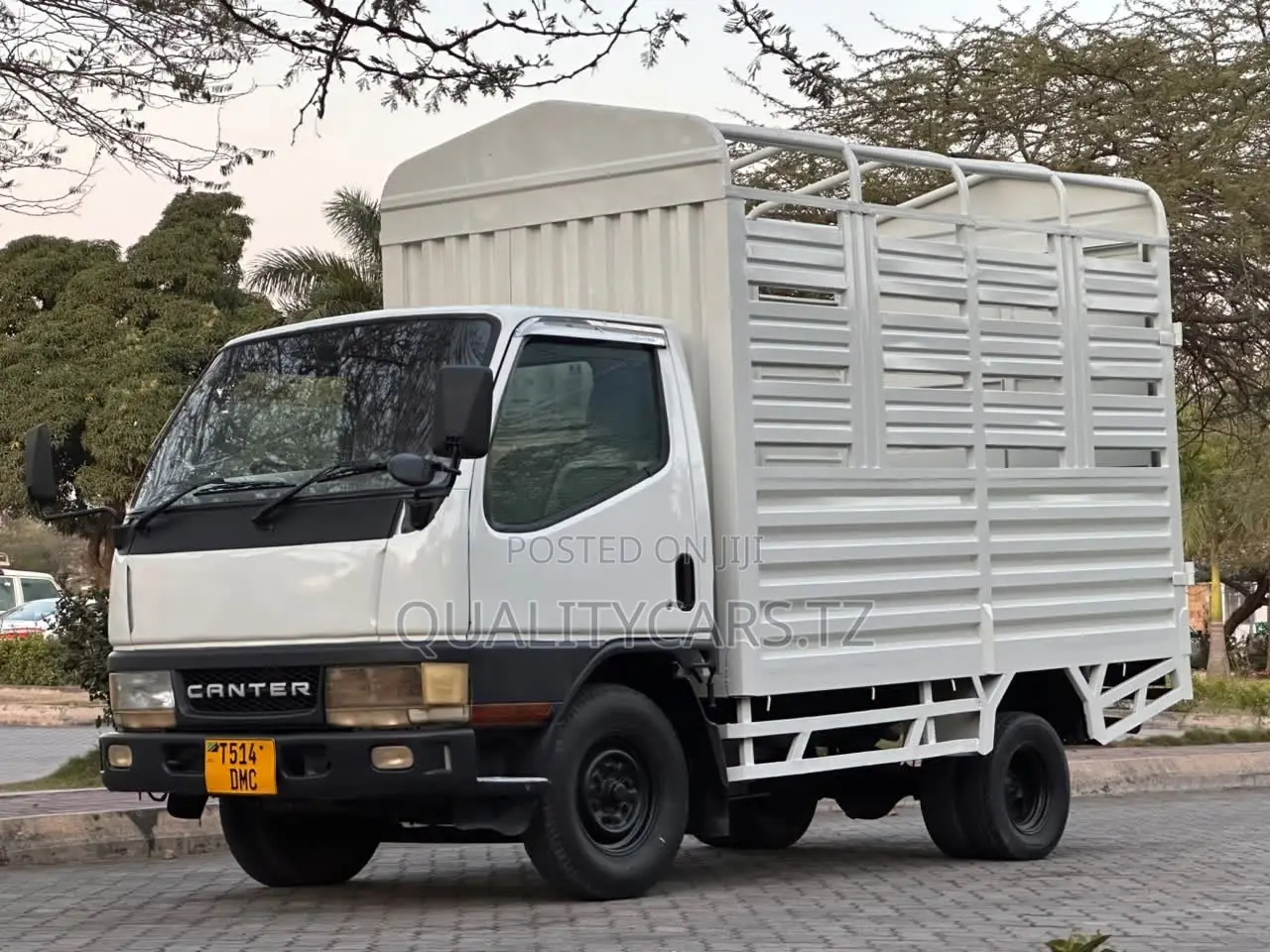 Mitsubishi Canter 2001 White