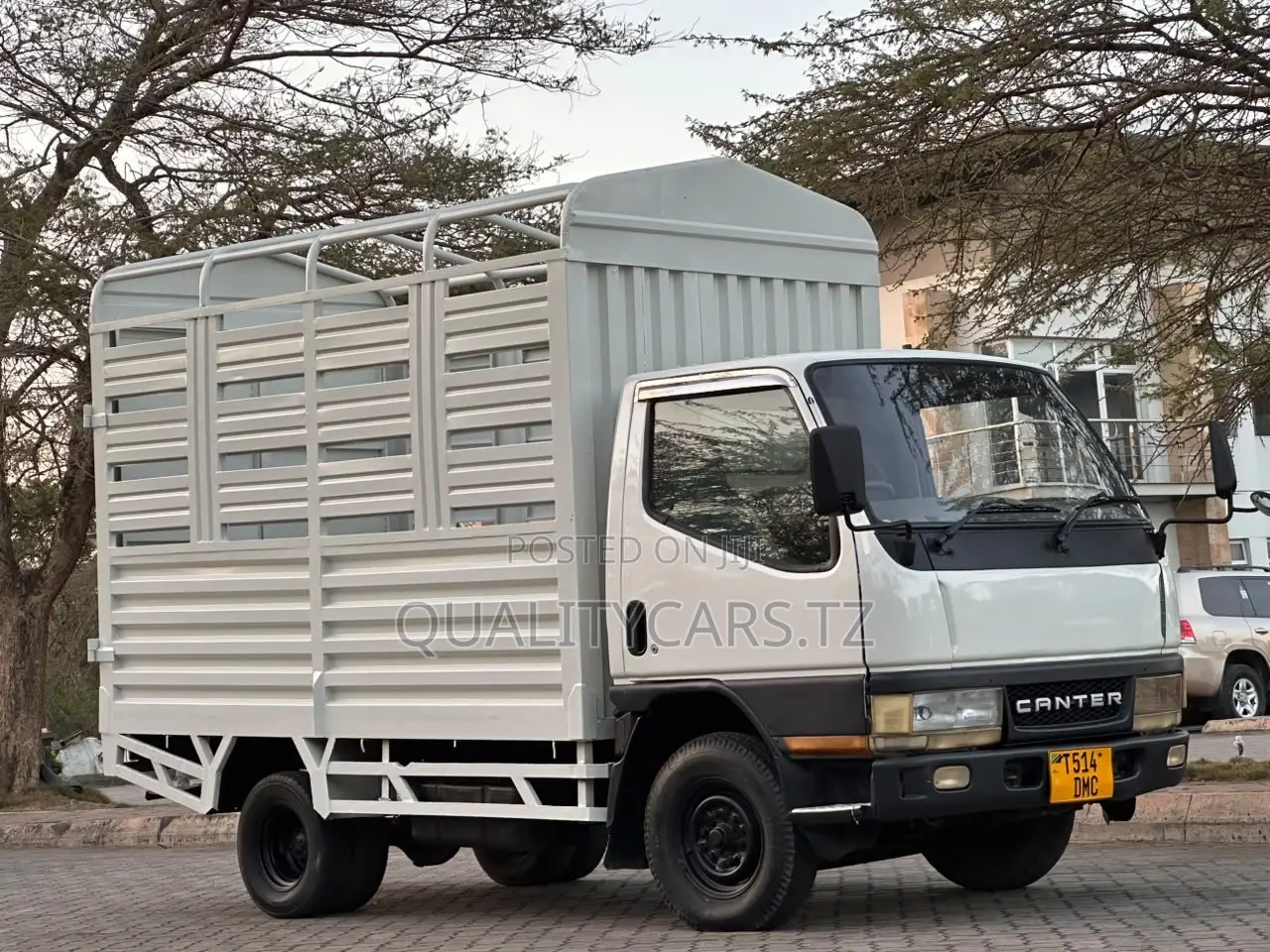 Mitsubishi Canter 2001 White