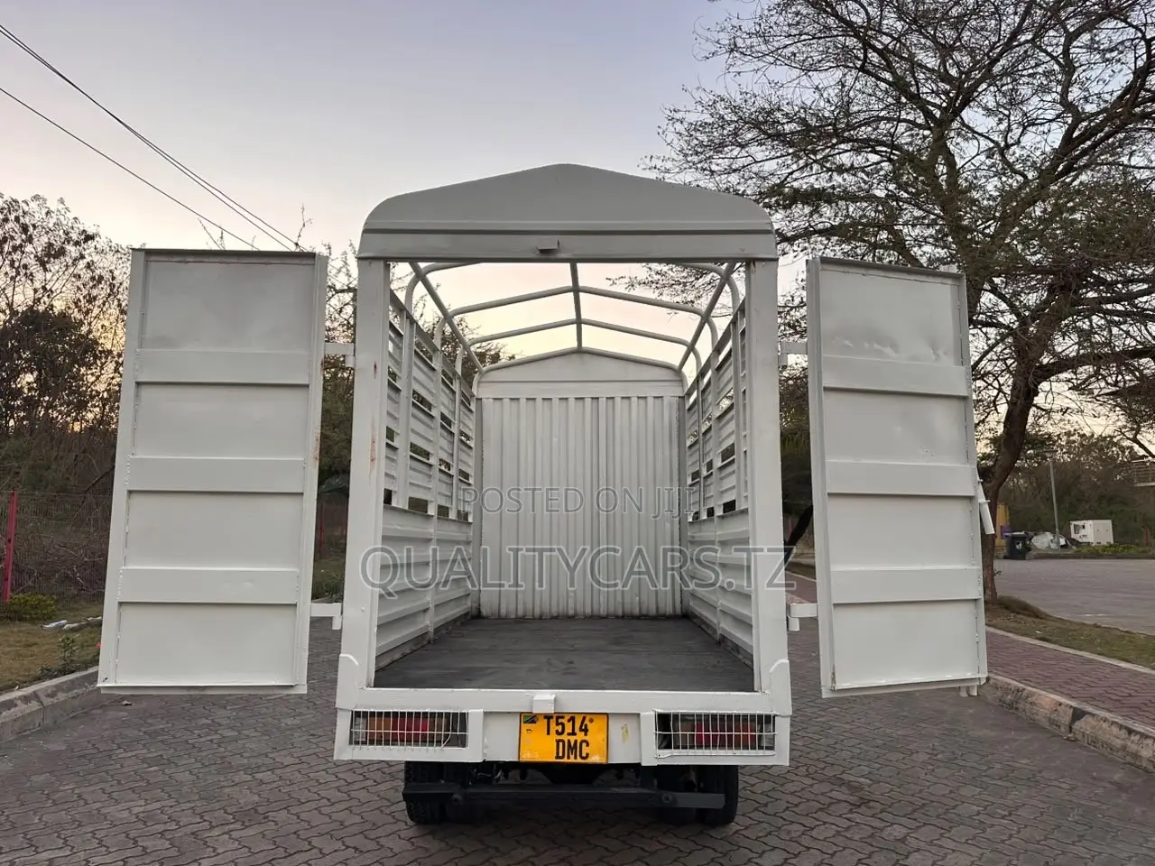 Mitsubishi Canter 2001 White