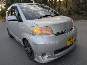 Toyota Porte 2004 Silver