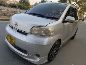 Toyota Porte 2004 Silver