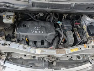 Toyota Porte 2004 Silver