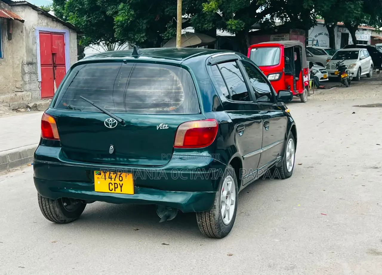 Toyota Vitz 2002 Blue