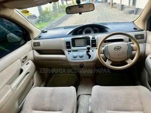 Toyota Raum 2004 Blue