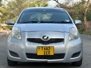 Toyota Vitz 2005 Blue