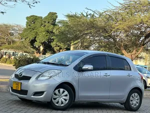 Toyota Vitz 2005 Blue