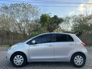 Toyota Vitz 2005 Blue