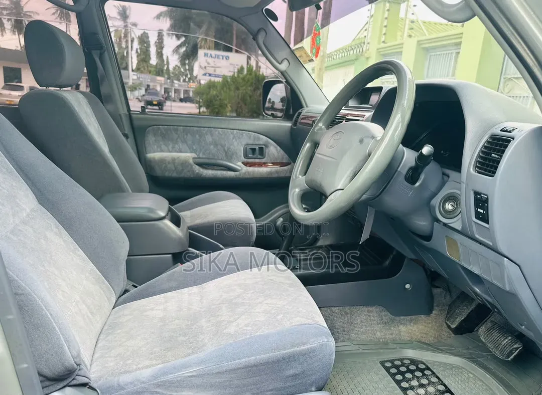 Toyota Land Cruiser Prado 2001 Silver