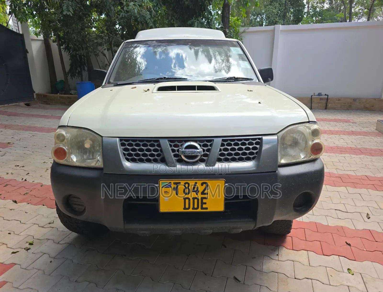 Nissan Hardbody 2014 White