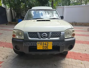 Nissan Hardbody 2014 White