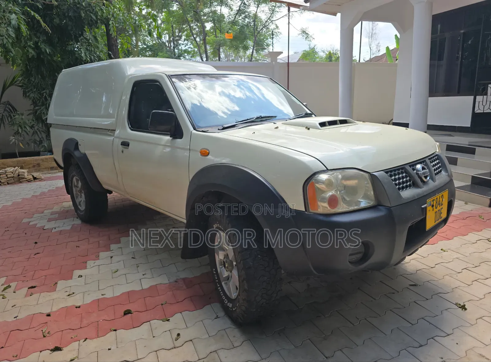 Nissan Hardbody 2014 White