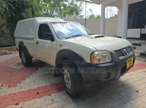 Nissan Hardbody 2014 White