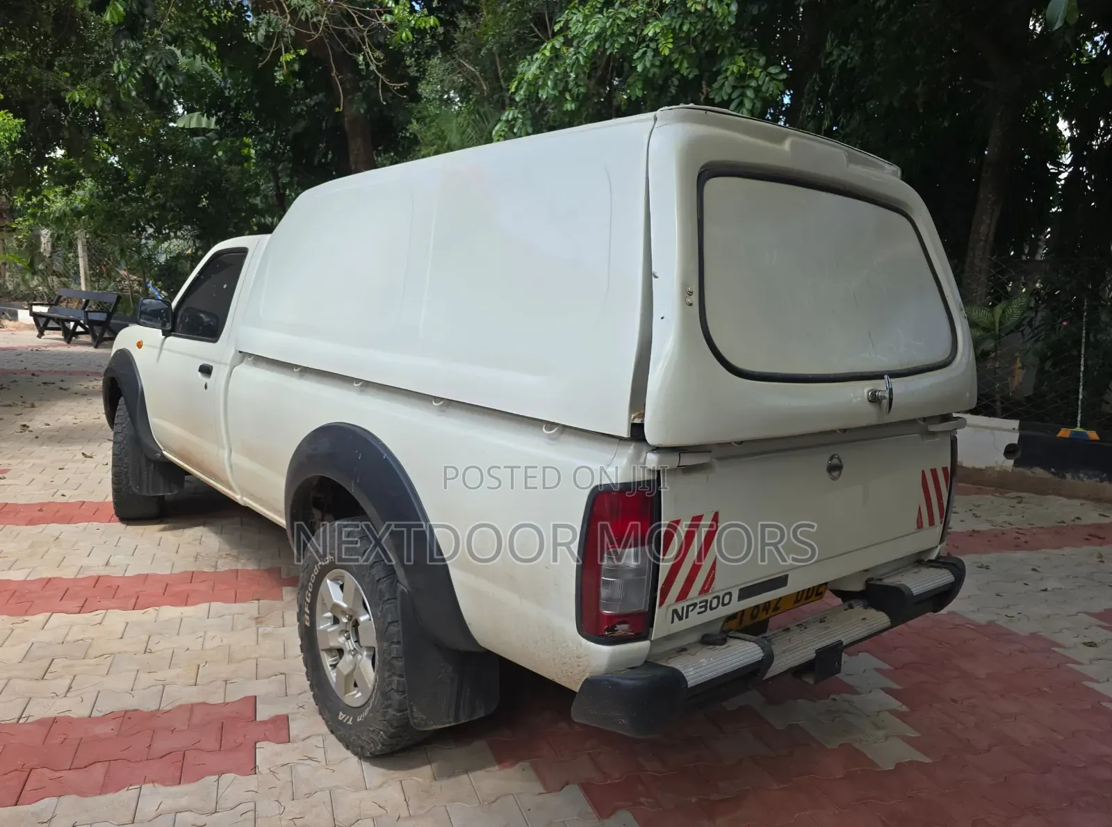 Nissan Hardbody 2014 White