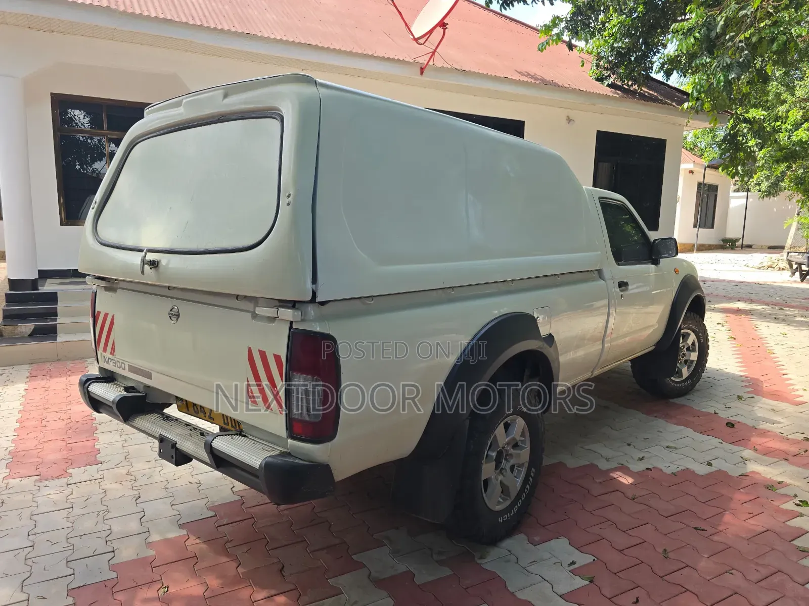 Nissan Hardbody 2014 White