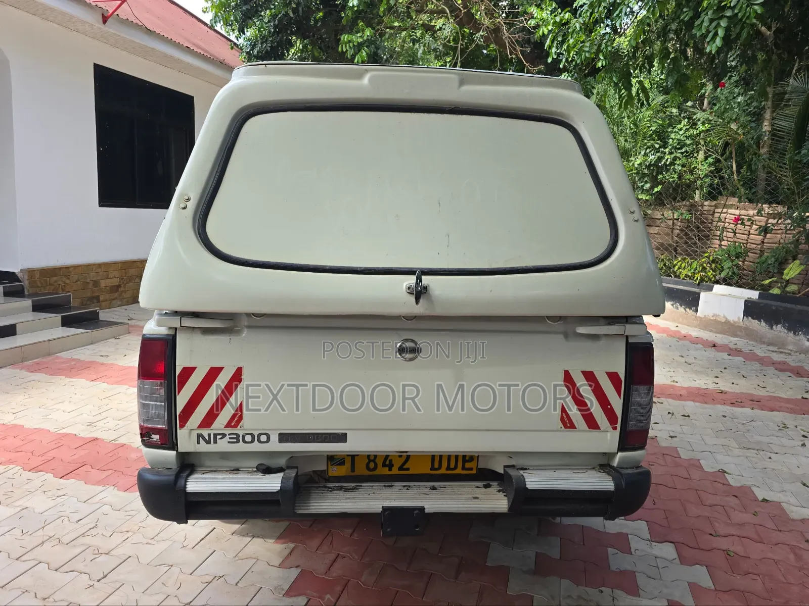 Nissan Hardbody 2014 White