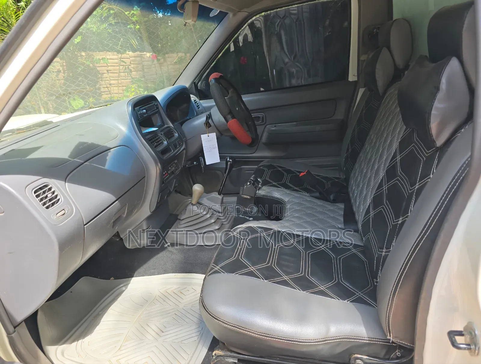 Nissan Hardbody 2014 White