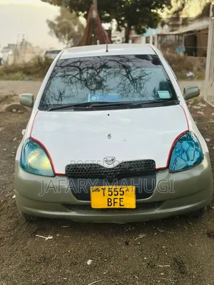 Toyota Vitz 2002 White