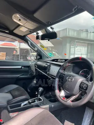 Toyota Hilux 2025 White