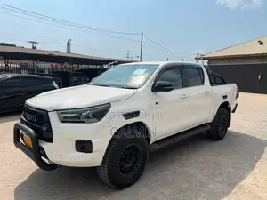Toyota Hilux 2025 White