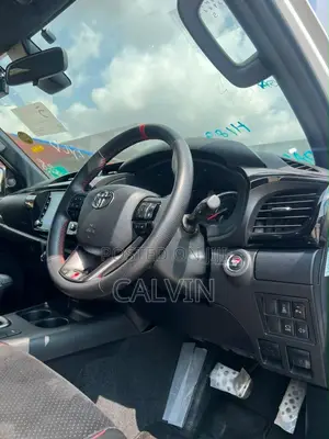 Toyota Hilux 2025 White