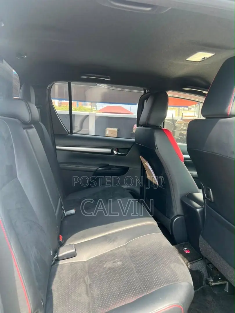 Toyota Hilux 2025 White
