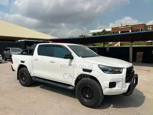 Toyota Hilux 2025 White