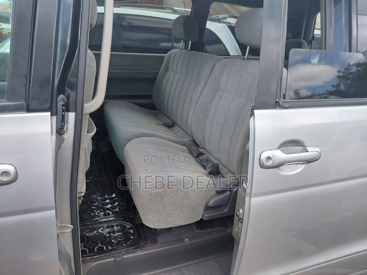 Toyota Noah 2001 Silver