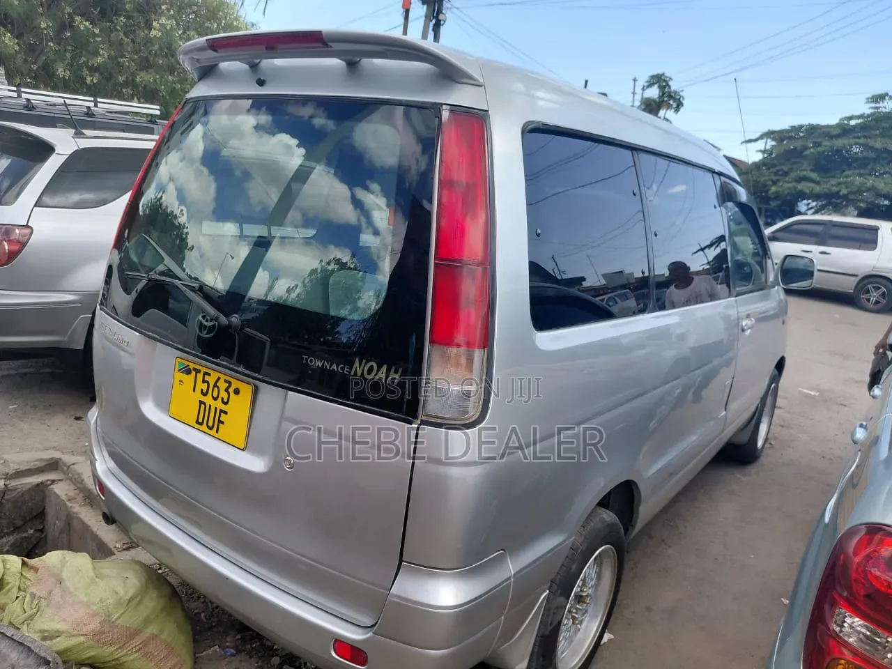 Toyota Noah 2001 Silver