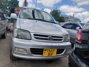 Toyota Noah 2001 Silver