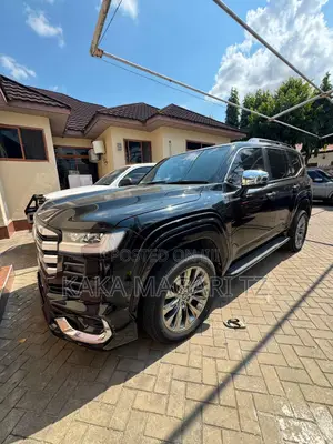Toyota Land Cruiser 2023 Black