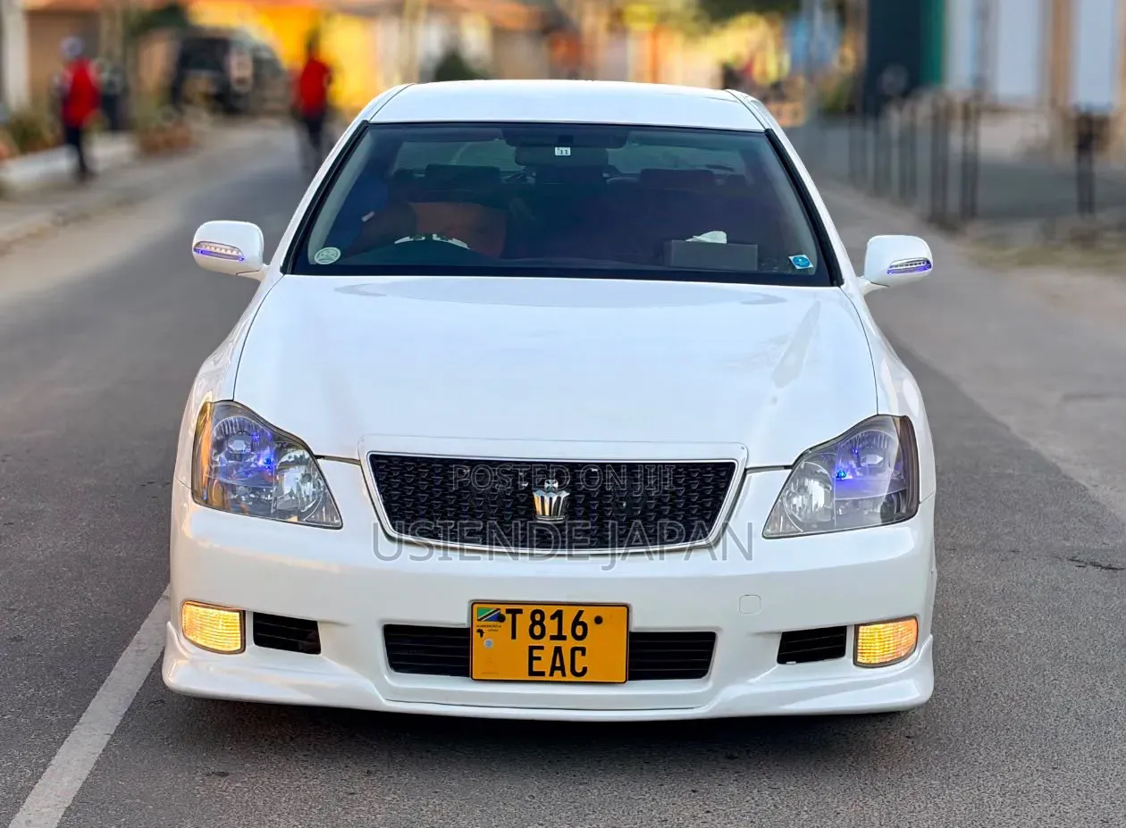 Toyota Crown Royale 2005 White
