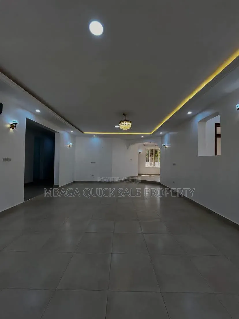 5bdrm House in Goba for rent