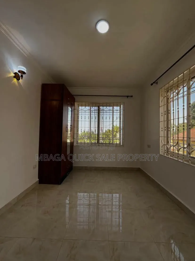 5bdrm House in Goba for rent