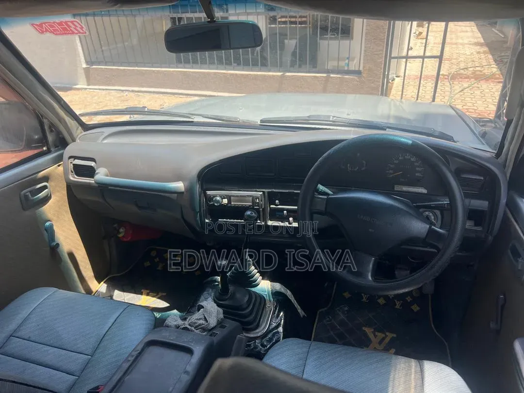 Toyota Land Cruiser 1998 Silver