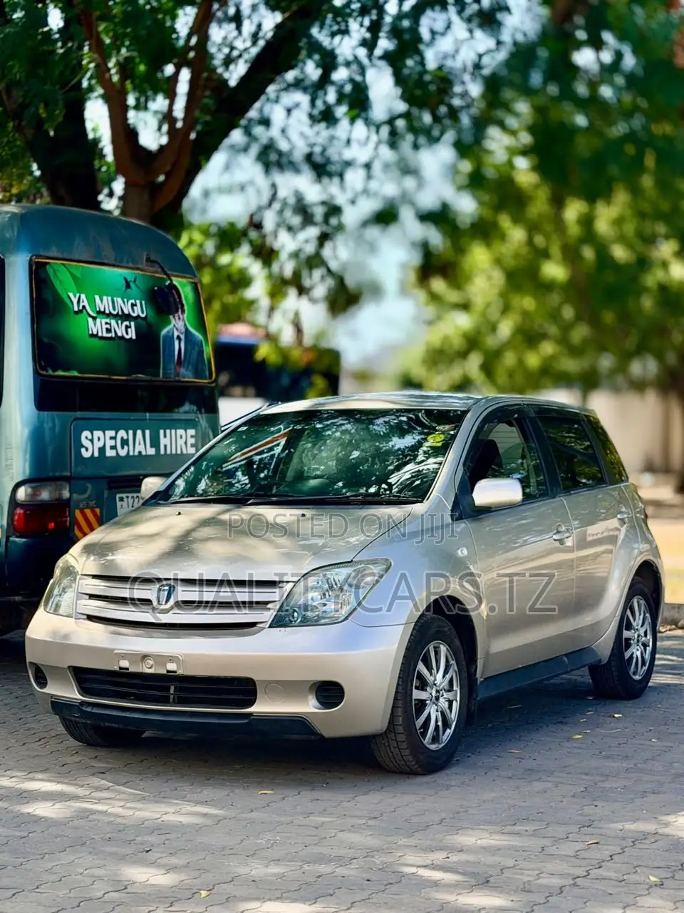Toyota IST 2003 Gold