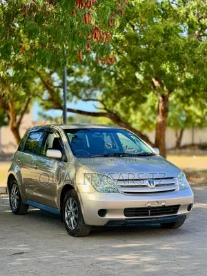 Toyota IST 2003 Gold