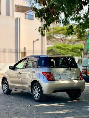 Toyota IST 2003 Gold