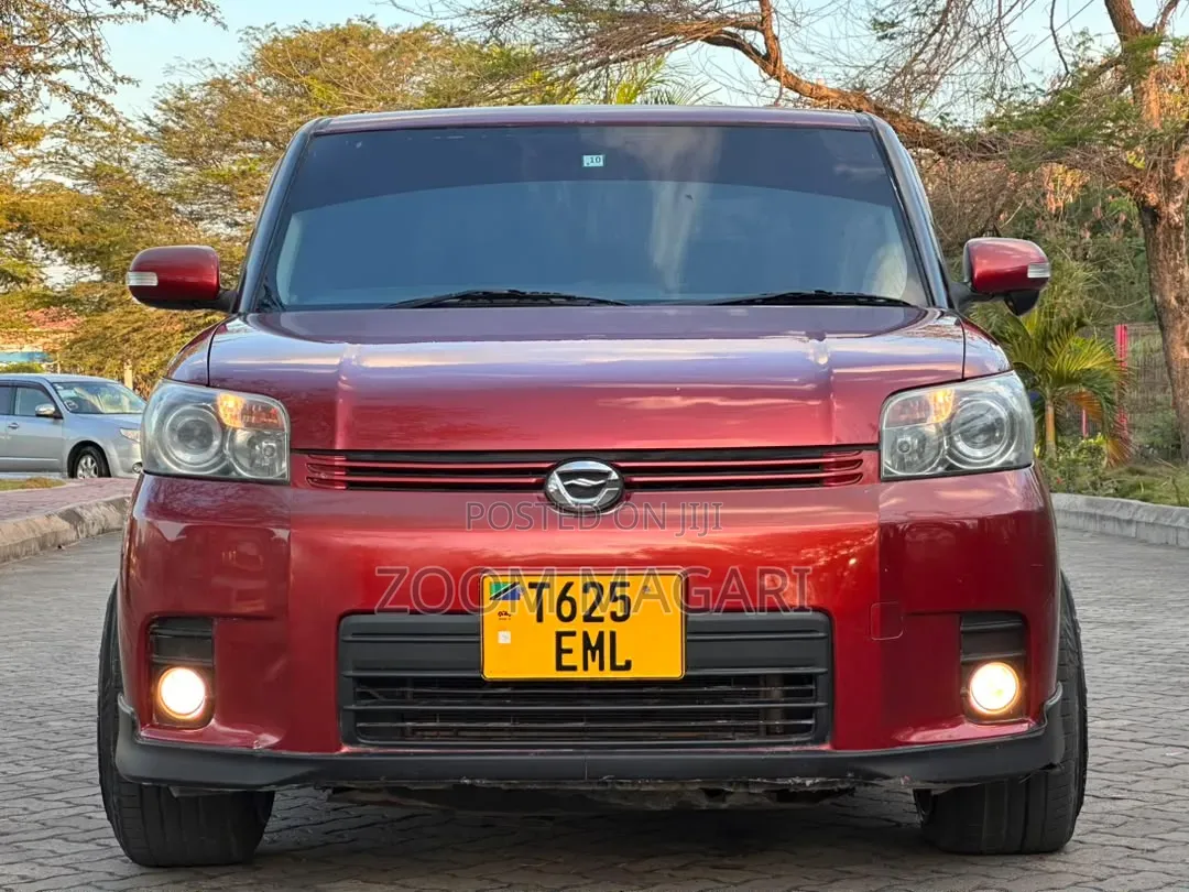 Toyota Corolla Rumion 2011 Red