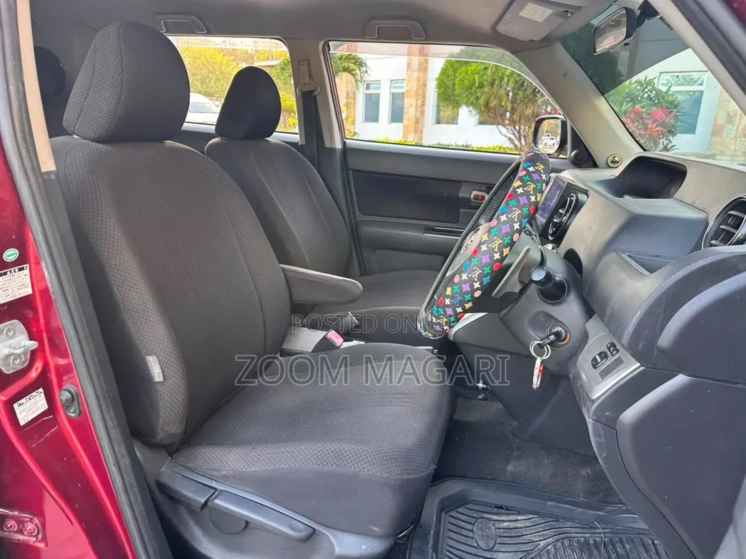 Toyota Corolla Rumion 2011 Red
