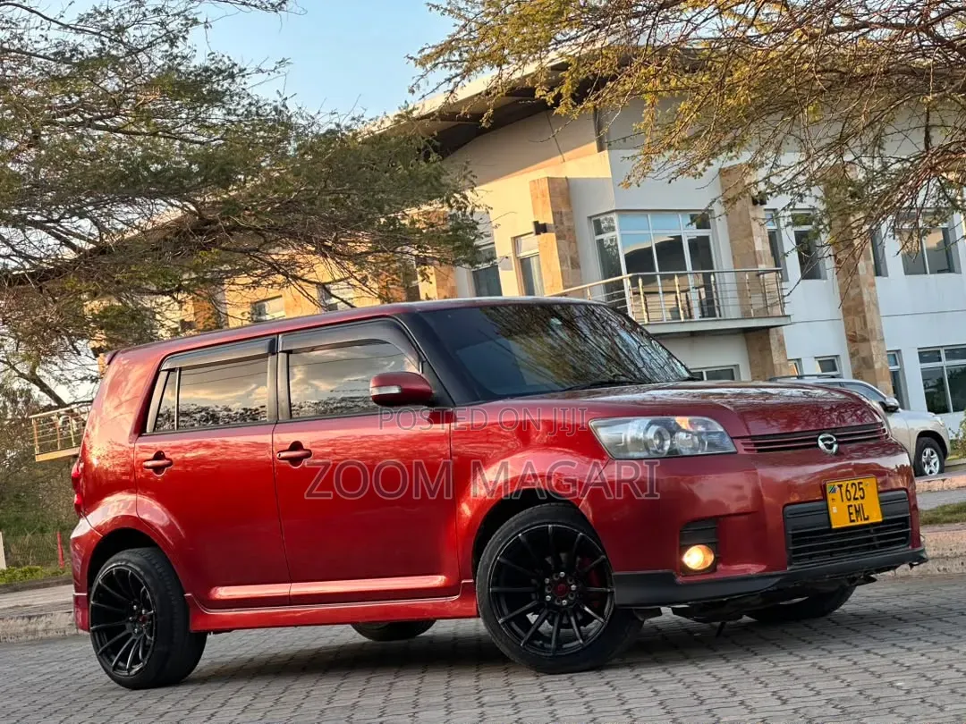 Toyota Corolla Rumion 2011 Red