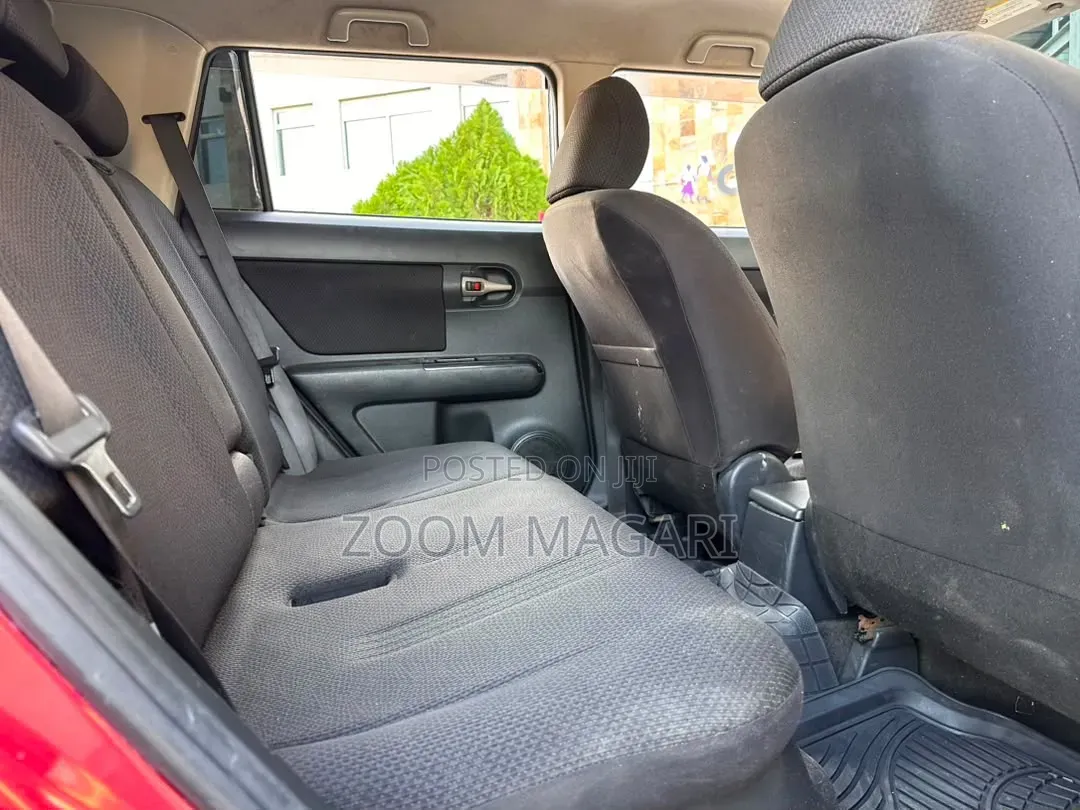 Toyota Corolla Rumion 2011 Red