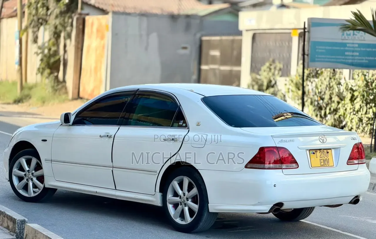 Toyota Crown Royale 2005 White